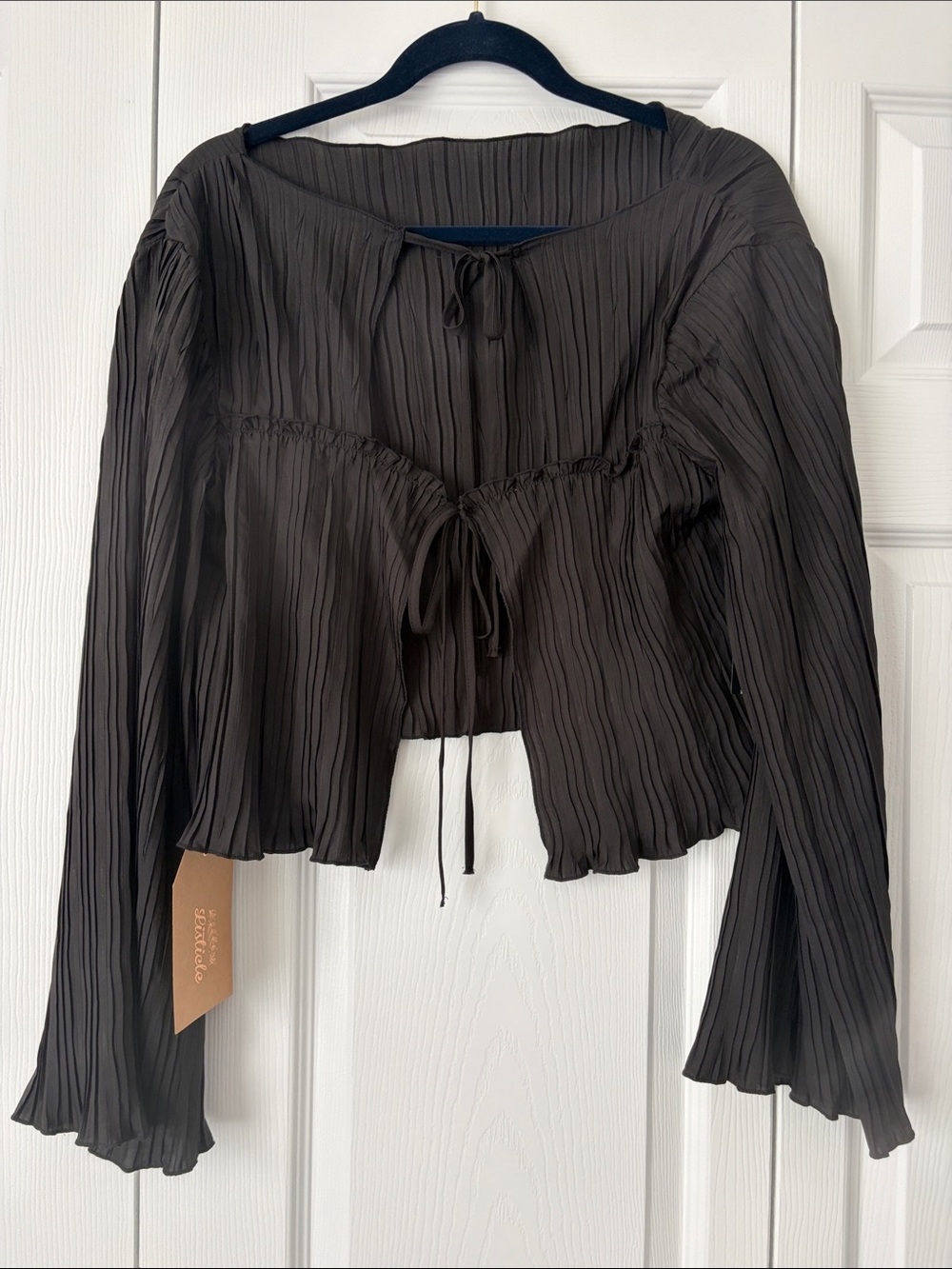 Listicle Black Pleated Tie-Front Long Sleeve Crop Top